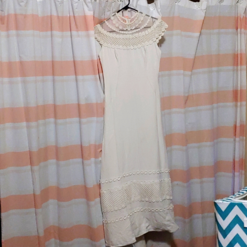 Ivory Linen and Lace Vintage Dress